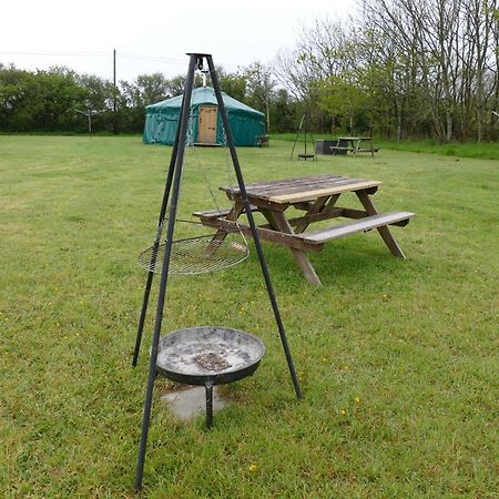 Alder Yurt Wych Elm Glamping Hotel Helston Buitenkant foto
