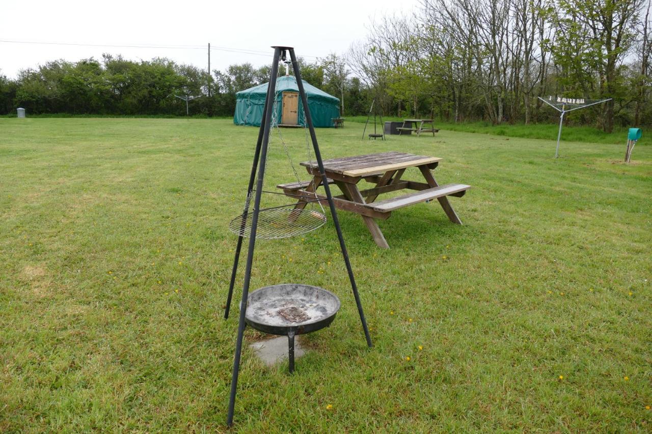 Alder Yurt Wych Elm Glamping Hotel Helston Buitenkant foto