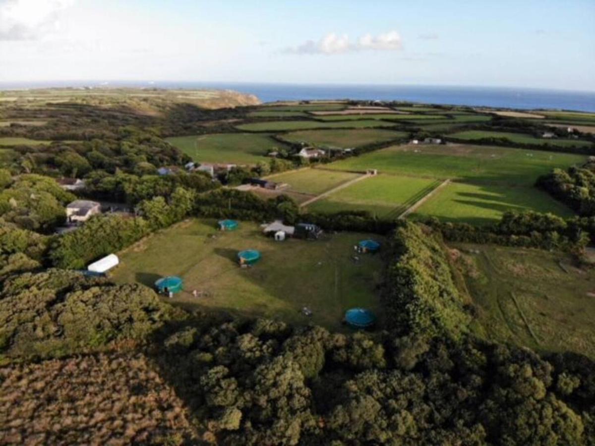 Alder Yurt Wych Elm Glamping Hotel Helston Buitenkant foto
